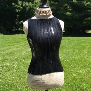 👀 STUNNING Sequin Top! 👀 
Treat yourself to a special look this holiday season!!